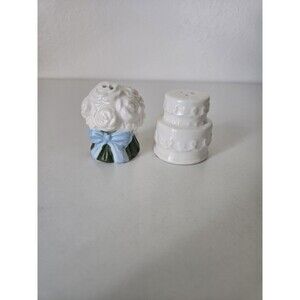 NWT Cracker Barrel Wedding Cake and Bouquet mini salt and pepper shakers